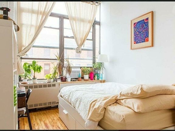 4th image of 371 Troutman St #101