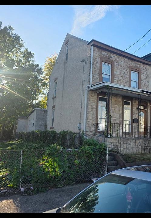 2nd image of 350 Parker St