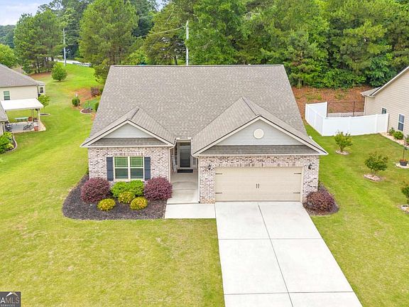2nd image of 817 Hidden Hollow Cir