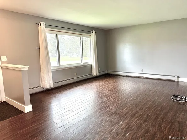 8100 Russell St, Shelby Township, MI 48317