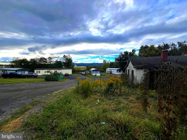 1584 Toll Gate Ct, Moorefield, WV 26836