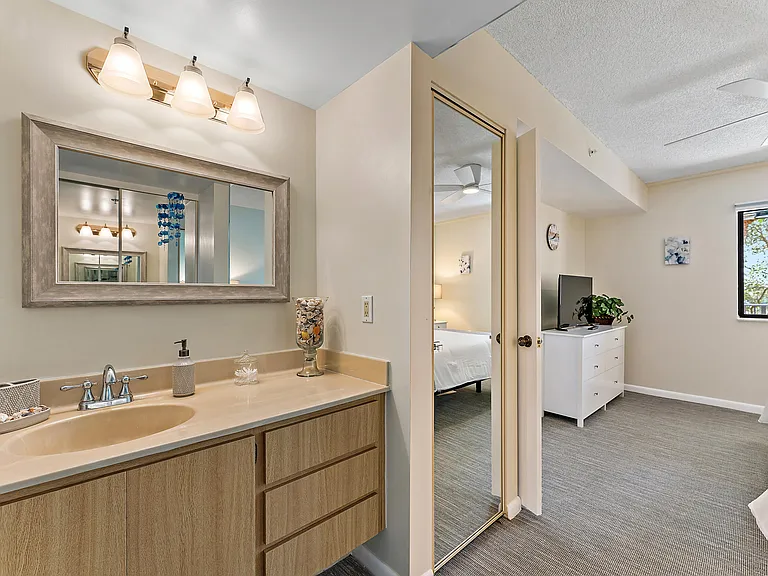 1001 Seafarer Cir #204 — Photo 29