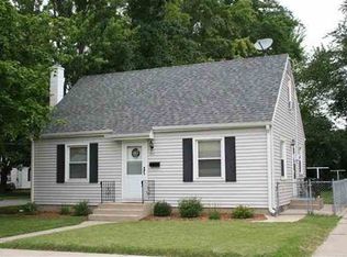 704 15th Pl NE, Mason City, IA 50401