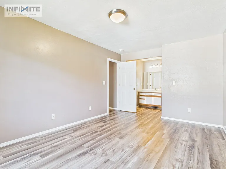 3026 W Villard St #2D — Photo 15