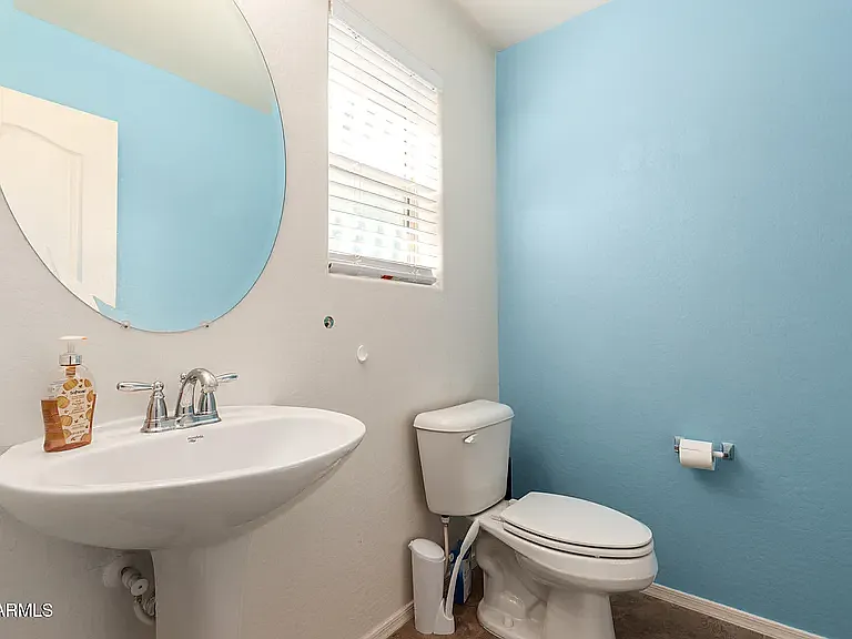 2 bed, 2.5 bath, 1460 sqft, $2,000 — Photo 2