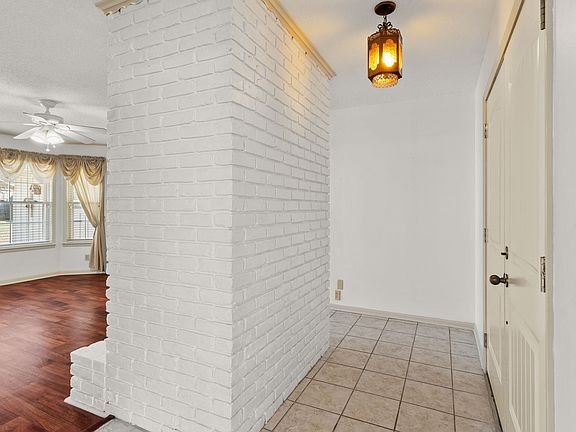 2nd image of 7 Horseshoe Dr