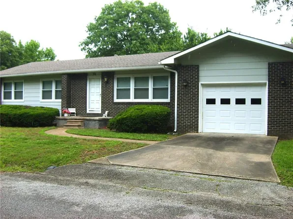 301 S 3rd St, Arma, KS 66712