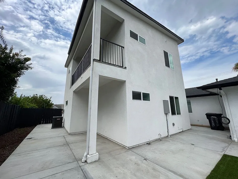 5047 Campanile Dr