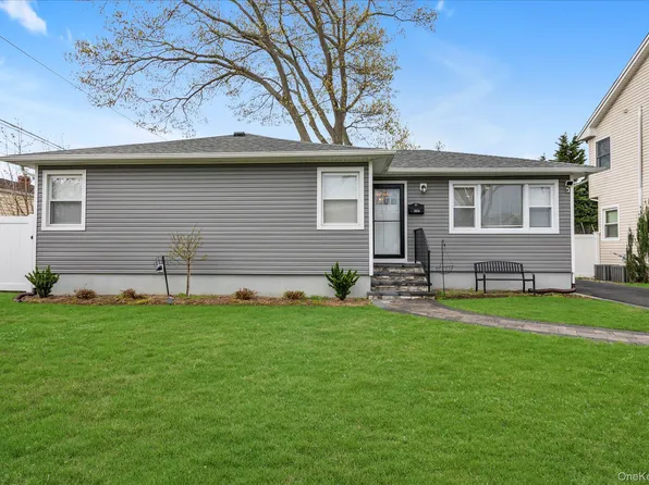 3604 Locust Avenue, Seaford, NY 11783