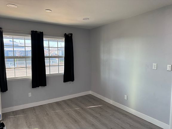 4th image of 2421 Baily Ave