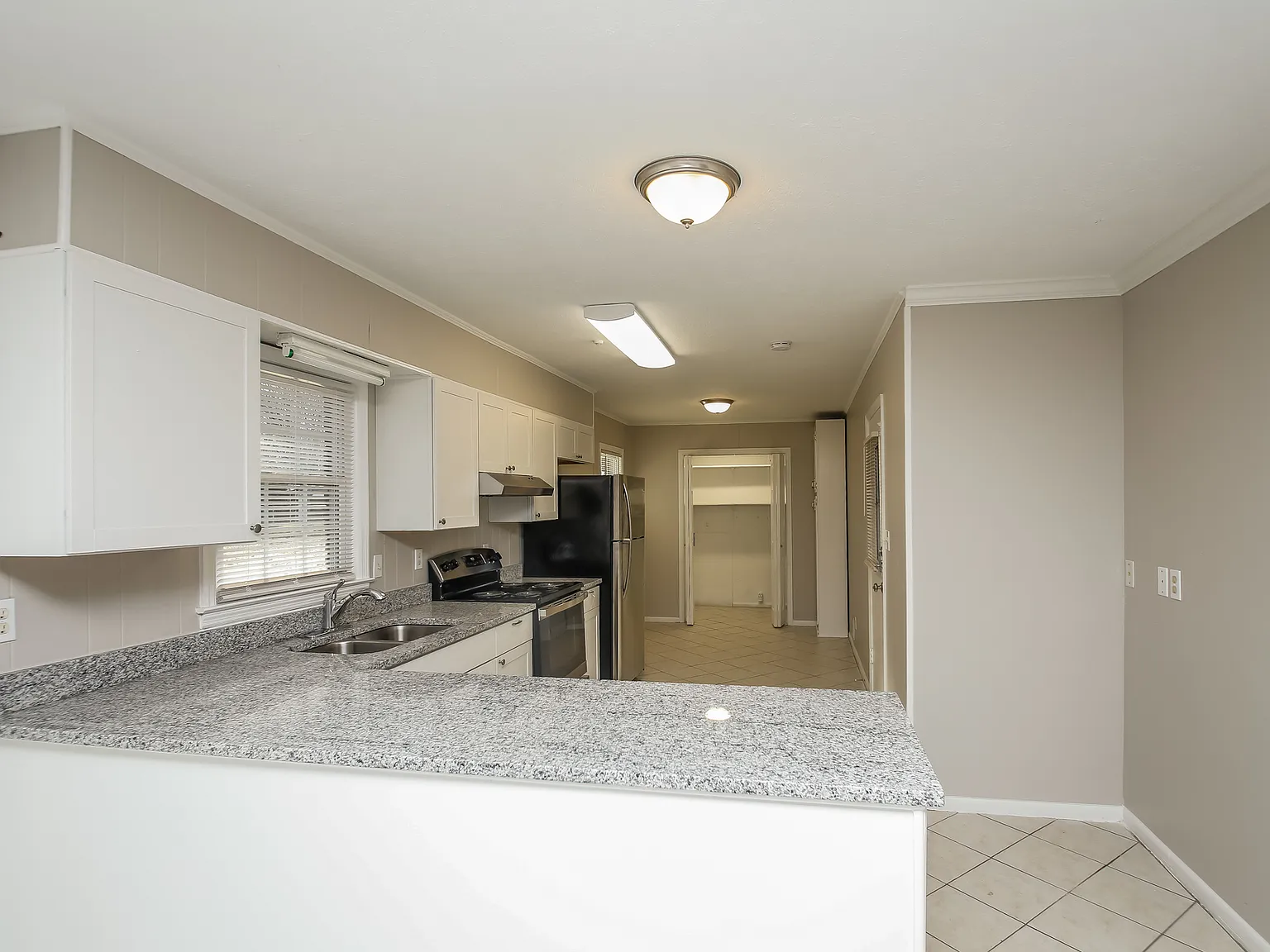 3 bed, 2424 sqft, $1,950 — Photo 4