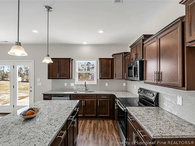 64 Onslow Ct — Photo 2