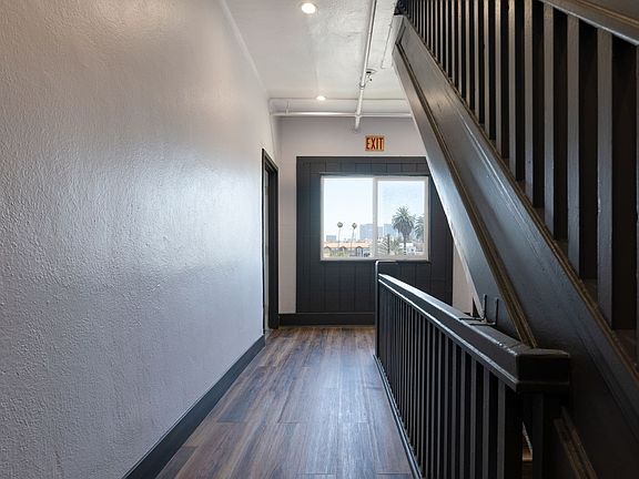 3rd image of 915 S Kenmore Ave #102