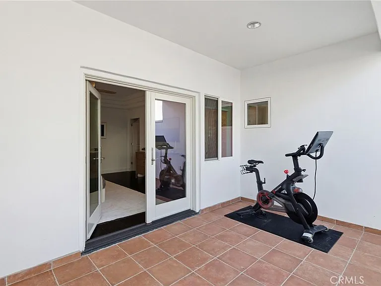 720 Manhattan Beach Blvd — Photo 29