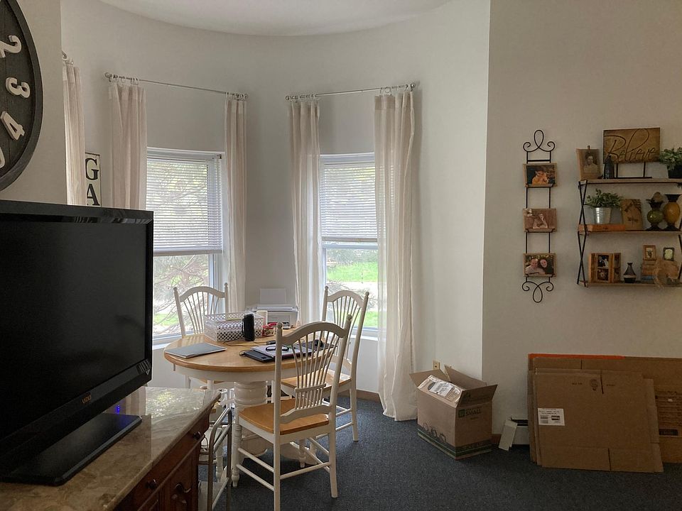 706 E Washington St Morris IL Zillow