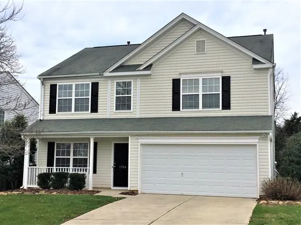 1304 Crestfield Dr, Charlotte, NC 28269