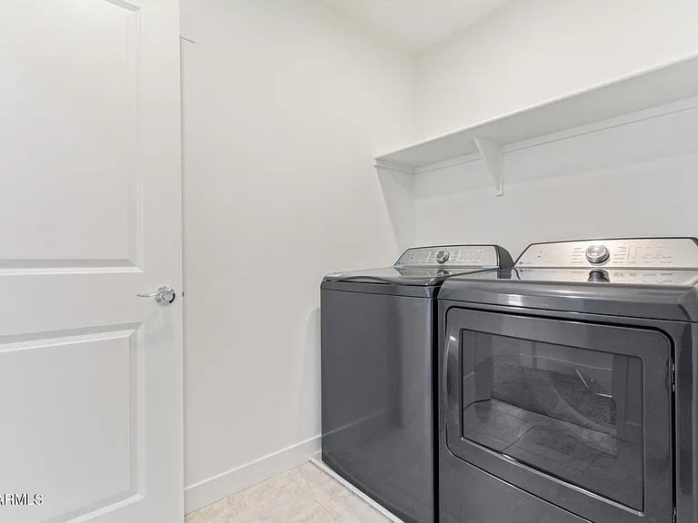 8931 W Colter St — Photo 19