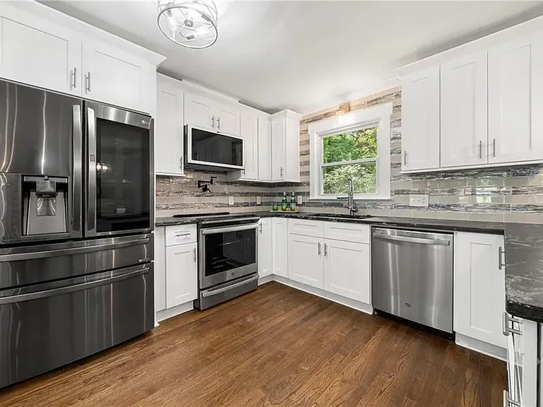 1974 Rena Cir SW — Photo 2