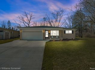 5355 Church Hill Dr, Troy, MI