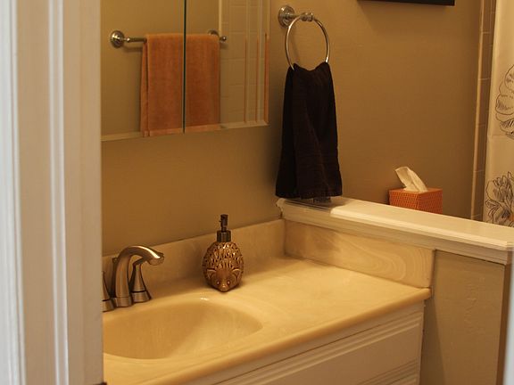 Main level bath