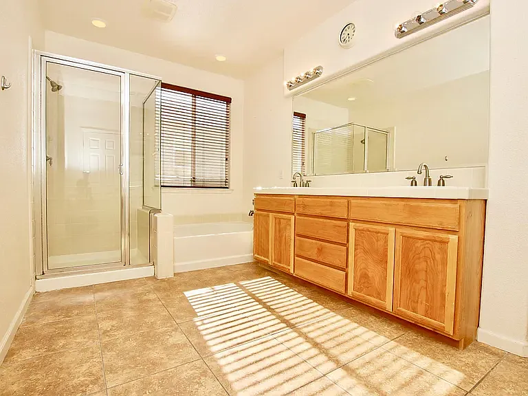 833 Round Hill Dr — Photo 24