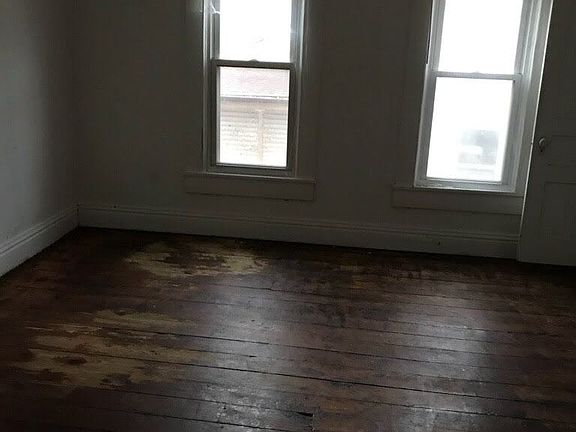 5th image of 260 1/2 Granville St