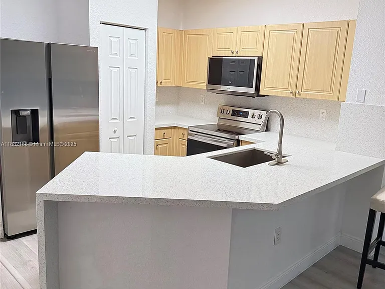 6482 Catalina Ln — Photo 5