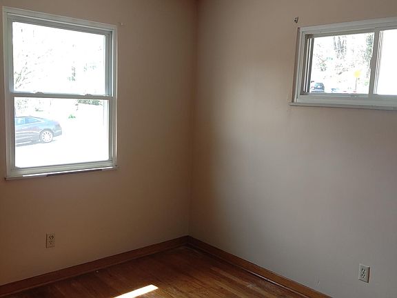 3rd image of 1967 Genoa Ave #1