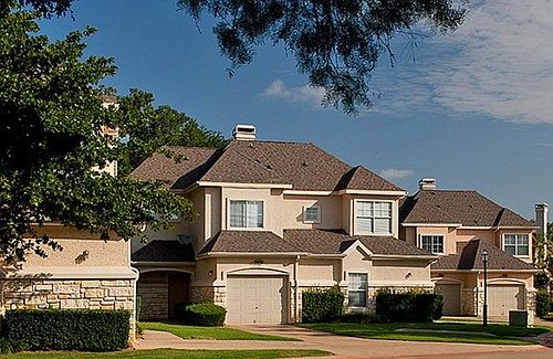 5th image of 1909 NE Green Oaks Blvd