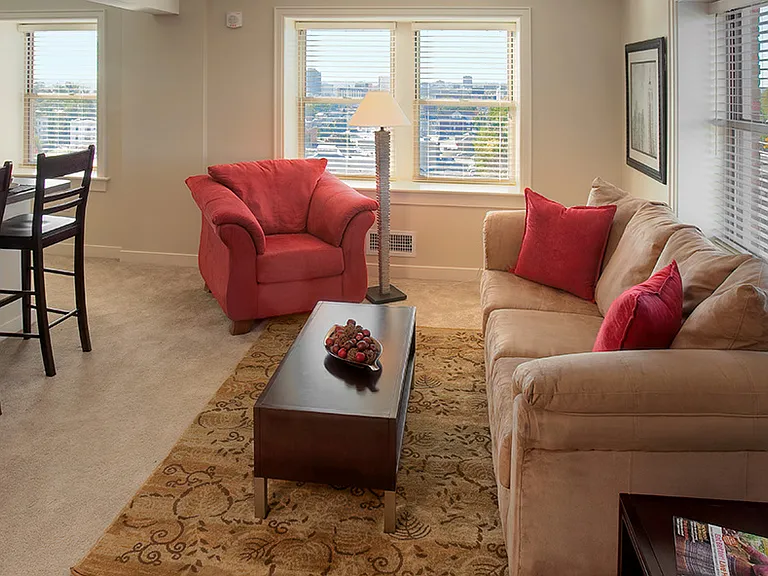 Valentine Apartments — Photo 7