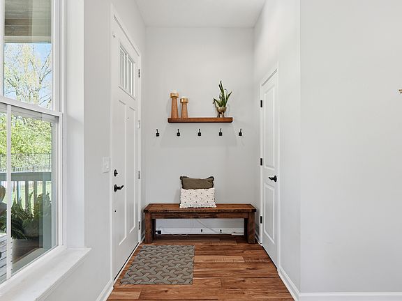 4th image of 2063 Winthrop Ave