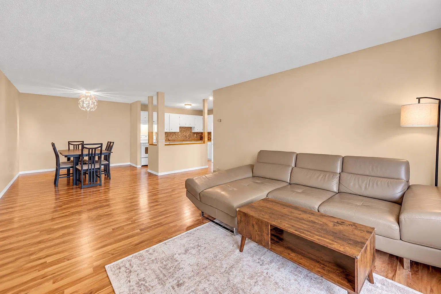 2 bed, 958 sqft, $1,900 — Photo 3