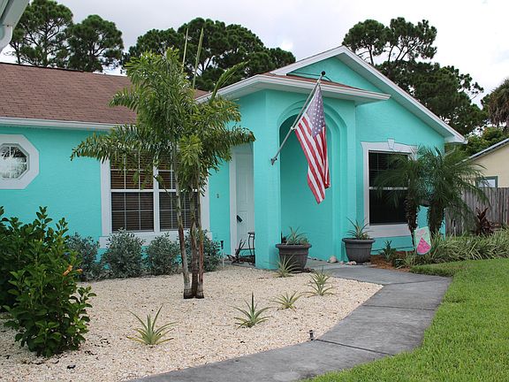 4th image of 185 SE Fallon Drive