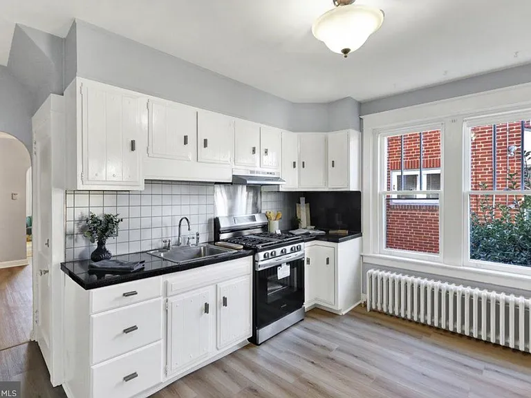2133 Fairview St — Photo 15