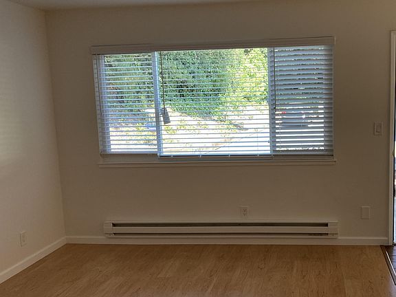 5th image of 859 University Ave #12