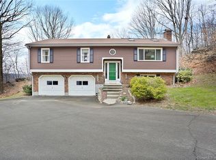 30 Kindle Ln, Derby, CT 06418