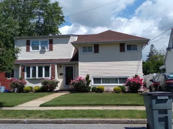 38 Frankel Ave, Freeport, NY 11520