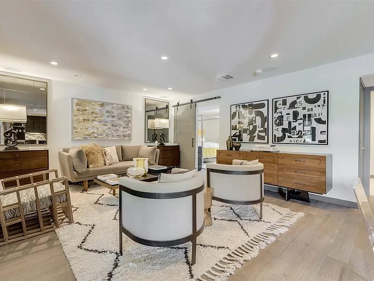 1410 Hyde Park Blvd #101 — Photo 6