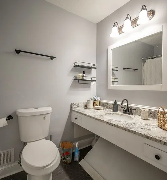 281 Rhodes Dr — Photo 12