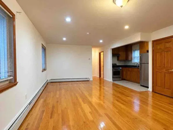 (undisclosed Address), College Point, NY 11356