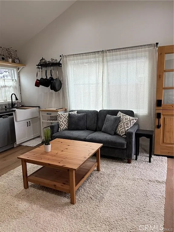 1 bed, 450 sqft, $2,700 — Photo 2