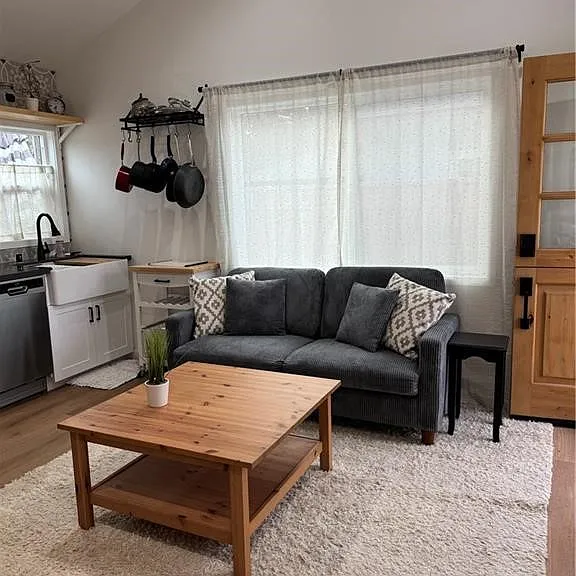 2404 W Mills Dr — Photo 2