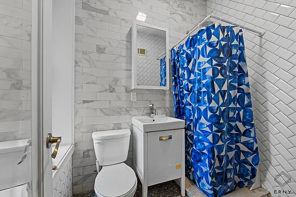 Rented by ERNY LLC | media 7