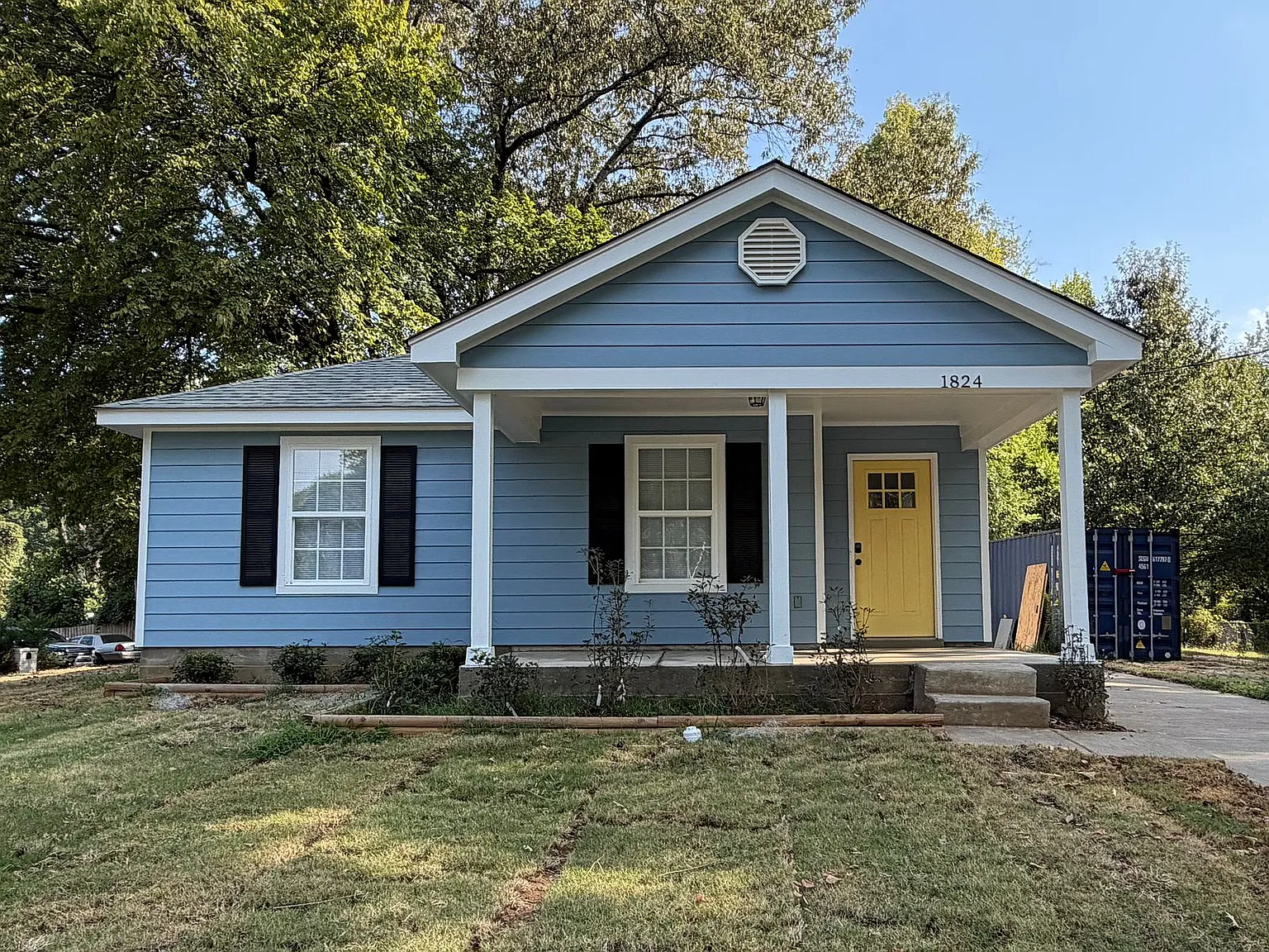 1824 The Oaks Ave — Photo 1