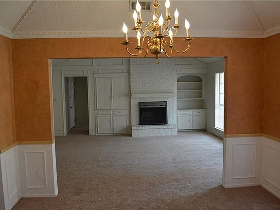 5th image of 2307 Greenpark Dr