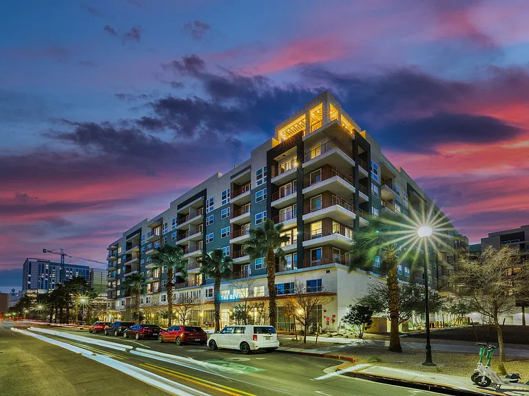 The Rey Downtown — Photo 30