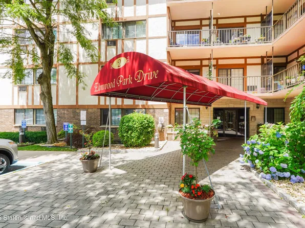 2 Elmwood Park Dr APT 615, Staten Island, NY 10314