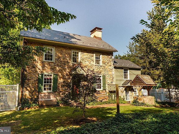 3rd image of 2943 Windy Bush Rd