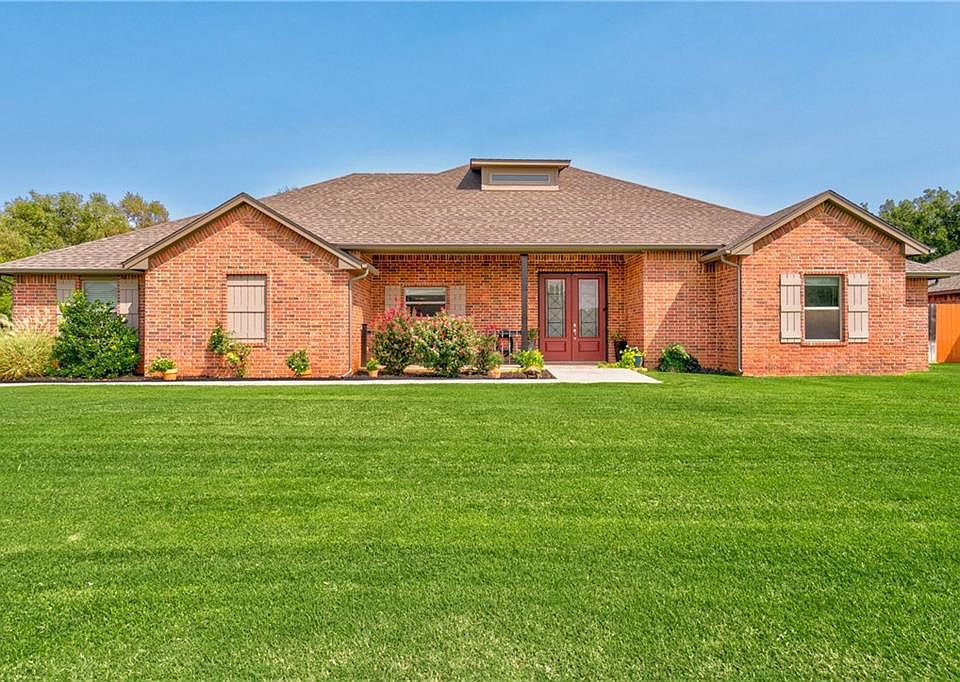1st image of 202 Valentine Dr