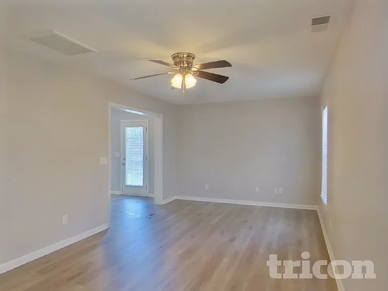 403 Parkstone Ct — Photo 4